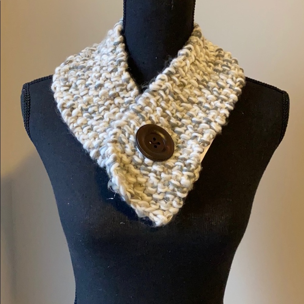 Short neck scarf
